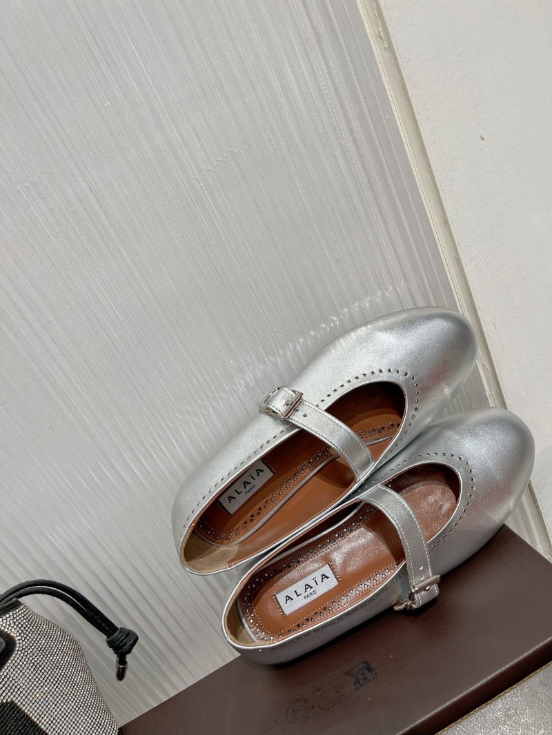 Other flat shoes